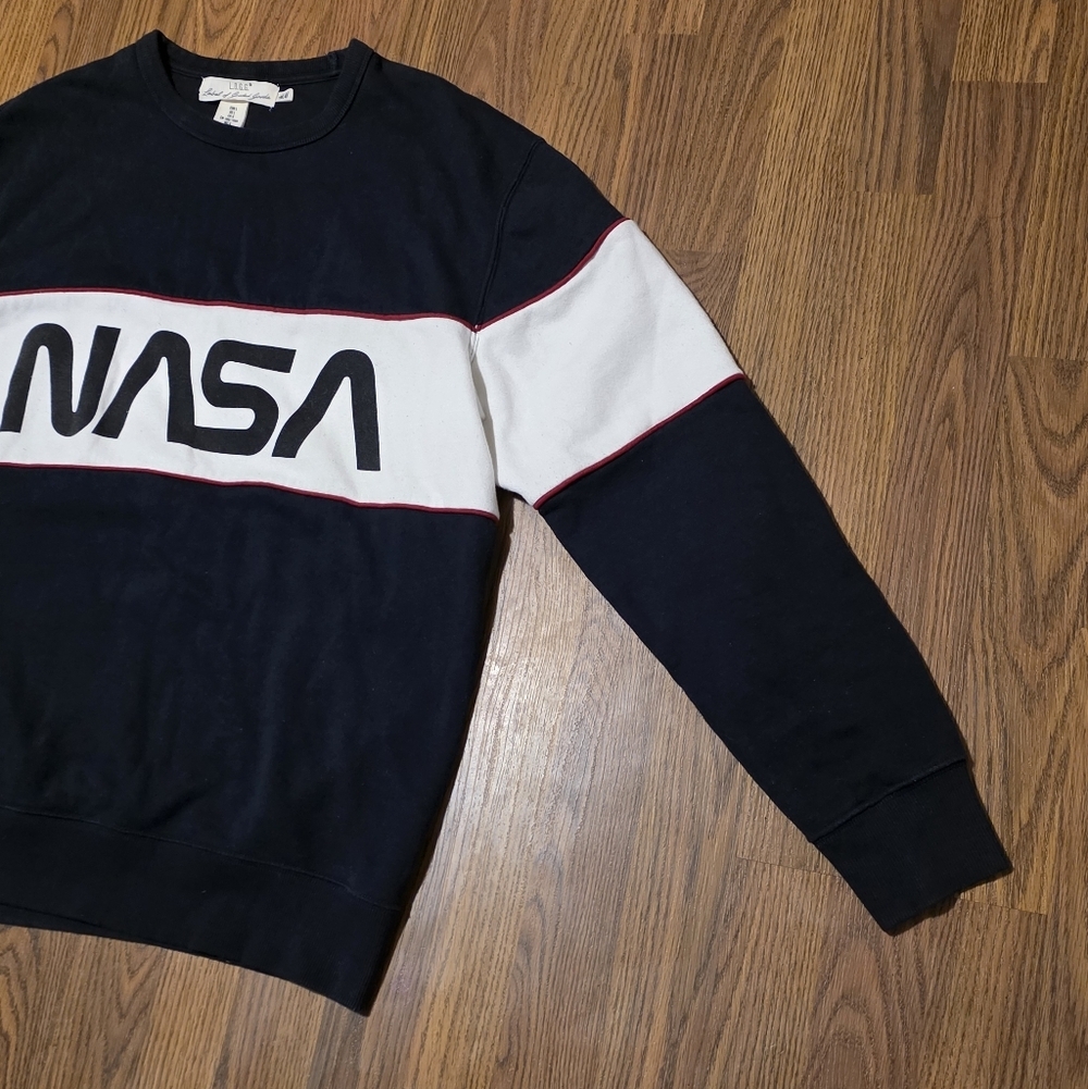 Men’s H&M L.O.G.G. Navy Blue Sweatshirt Large White Stripe Casual NASA Logo D42 - Picture 3 of 8